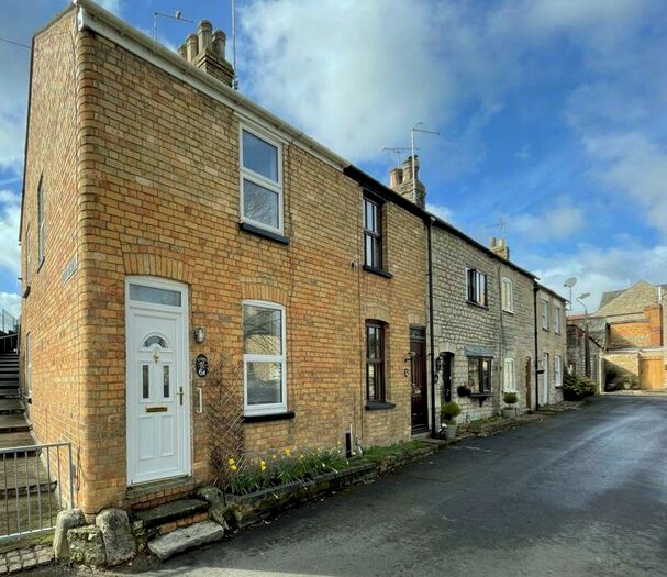 2 Bedroom Cottage To Rent In Rock Road, Stamford, PE9