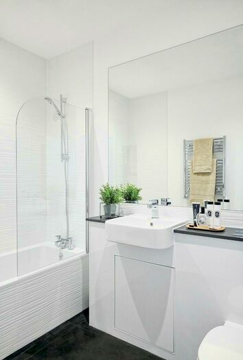 2 Bedroom Apartment To Rent In Southernhay Gardens, Exeter, Devon, EX1