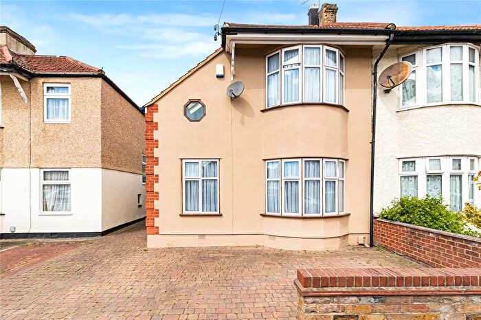4 Bedroom Semi Detached House For Sale In Clifton Road, Welling, Kent, DA16