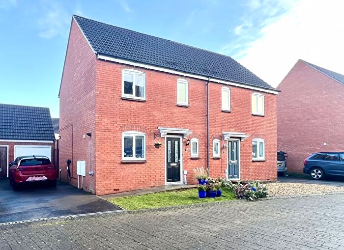 3 Bedroom Semi-Detached House For Sale In Poppy Close, Calne, SN11