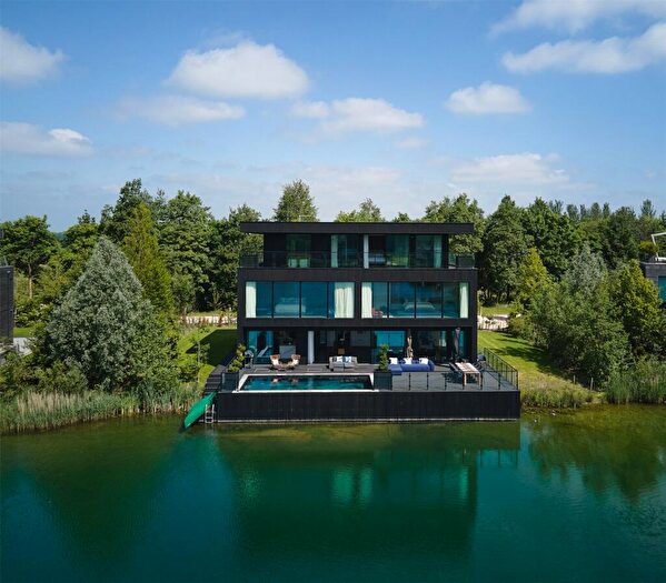 6 Bedroom Detached House For Sale In Newfound Lake, Coln Waters, Lechlade, Gloucestershire, GL7