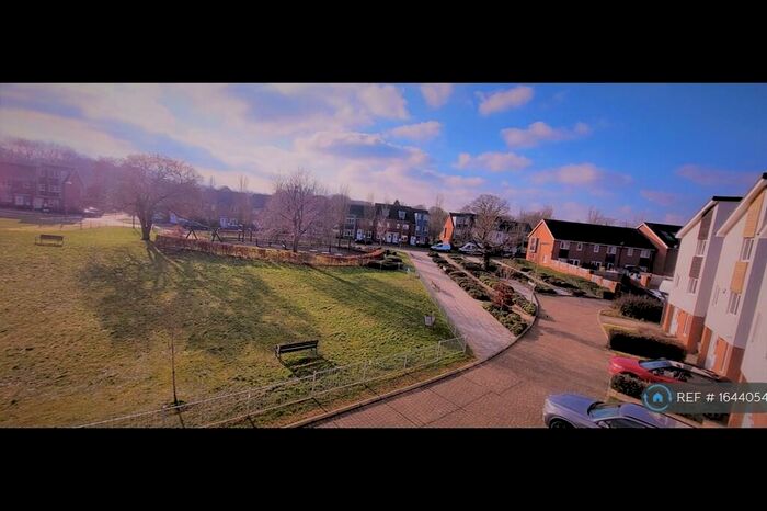 4 Bedroom Terraced House To Rent In Hargreaves Close, Basingstoke, RG24