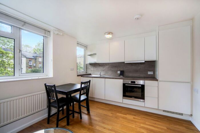 Studio To Rent In Denmark Road, London, SE5