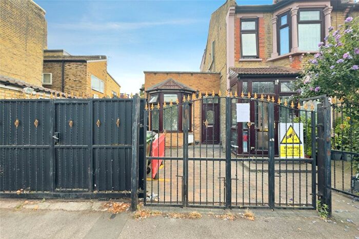 2 Bedroom Flat To Rent In Cann Hall Road, London, E11