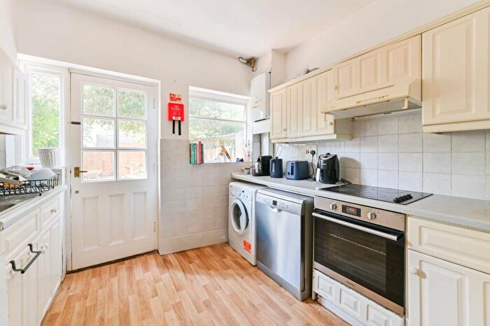 4 Bedroom House To Rent In Queensville Road, Balham, London, SW12