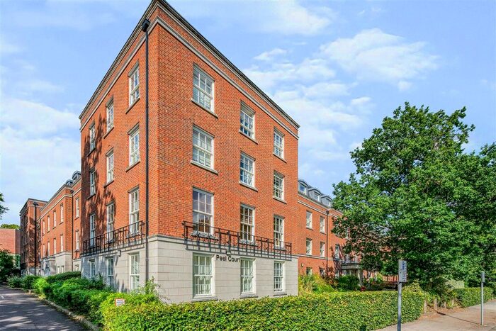 1 Bedroom Flat For Sale In Peel Court, College Way, Welwyn Garden City, Hertfordshire, AL8