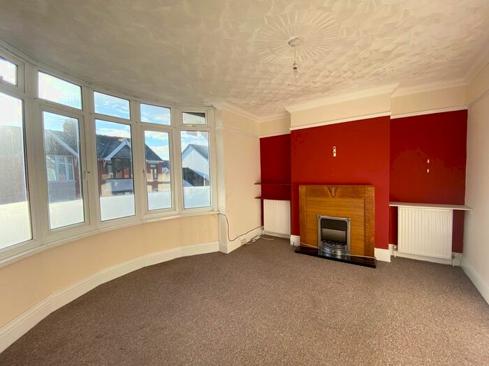 2 Bedroom Property To Rent In Park Avenue, Porthcawl, Porthcawl CF36