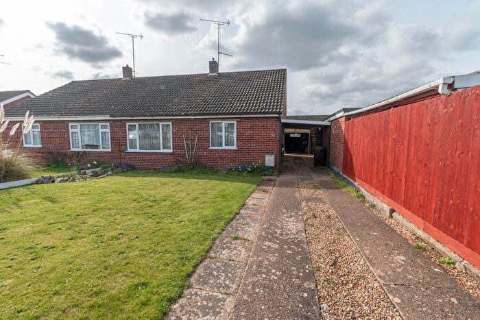 3 Bedroom Semi Detached Bungalow For Sale In North Park, Fakenham, NR21