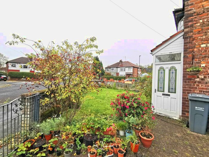 3 Bedroom Semi-Detached House To Rent In Hewlett Road, Chorlton, M21