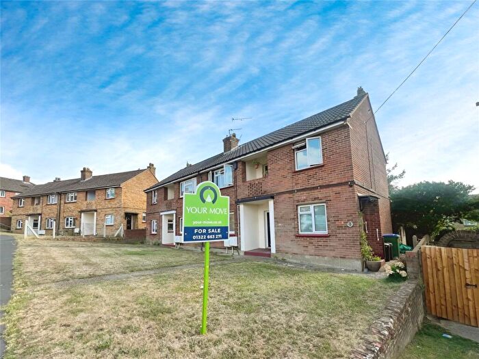 2 Bedroom Maisonette For Sale In Reeves Crescent, Swanley, Kent, BR8