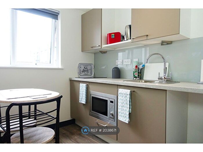 Studio To Rent In Dumfries Street, Luton, LU1