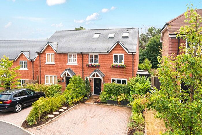 4 Bedroom Semi-Detached House For Sale In Stable Close, Wrecclesham, Farnham, GU10