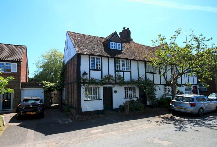 3 Bedroom Property To Rent In Church End, Redbourn, Redbourn, AL3