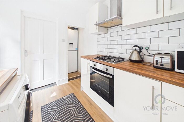 3 Bedroom Terraced House For Sale In Carlton Street, Kettering, Northamptonshire, NN16