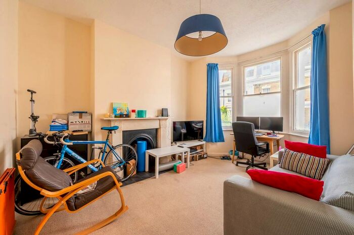 1 Bedroom Flat To Rent In Chesson Road, West Kensington, London, W14