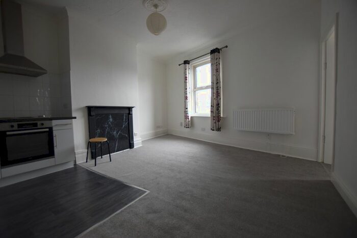 1 Bedroom Flat To Rent In Admirals Walk, West Cliff Road, Westbourne, Bournemouth, BH2