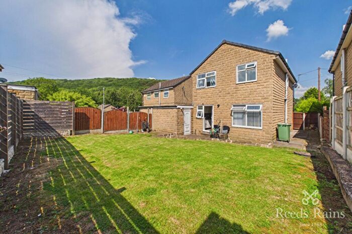 4 Bedroom Detached House For Sale In Clay Butts, Birkby, Huddersfield, West Yorkshire, HD2