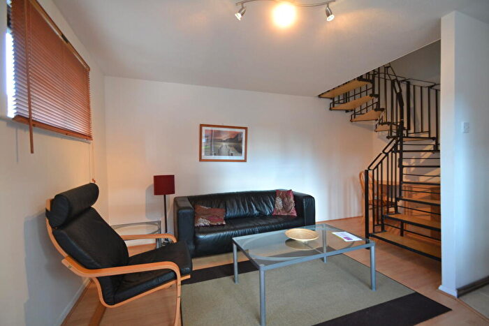 1 Bedroom Semi-Detached House To Rent In Tiller Road, Tower Hamlets, London, E14