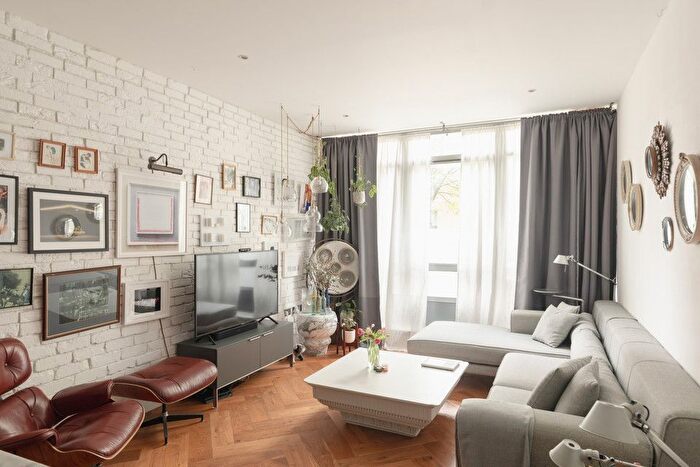 3 Bedroom Flat For Sale In Peckham Grove, Peckham, SE15