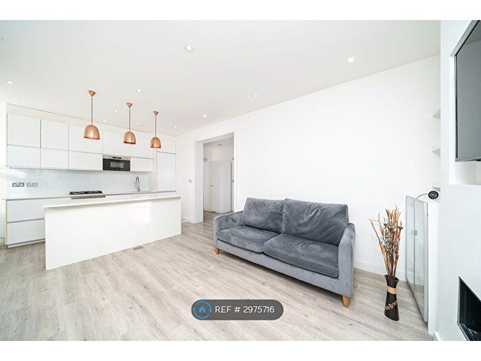 3 Bedroom Flat To Rent In Childs Hill, London, NW2
