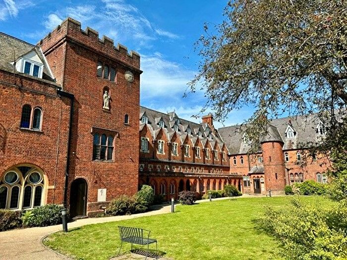 2 Bedroom Flat To Rent In Hatch Lane, Windsor, SL4