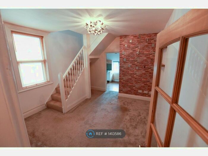 1 Bedroom Flat To Rent In Rhyl, Rhyl, LL18