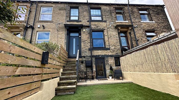 1 Bedroom Terraced House For Sale In Highfield Road, Idle, Bradford, BD10