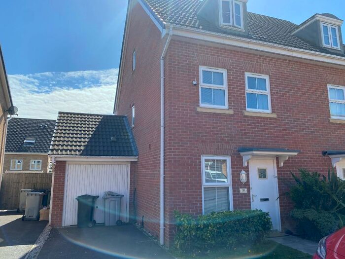 4 Bedroom Semi-Detached House To Rent In Neals Crescent, Grantham, NG31