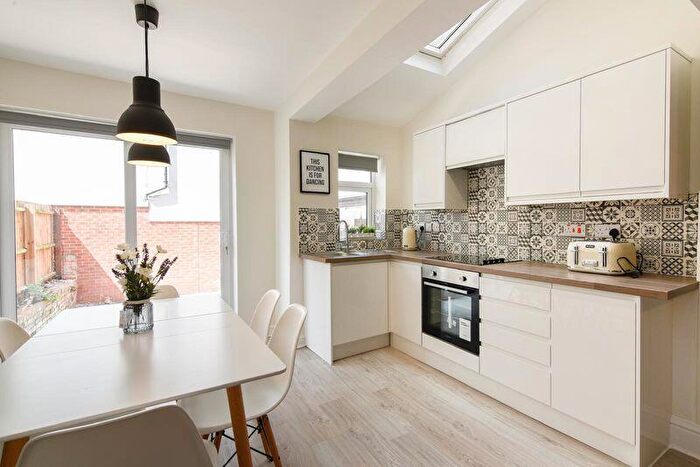 6 Bedroom Detached House To Rent In Radford Boulevard, Nottingham, NG7