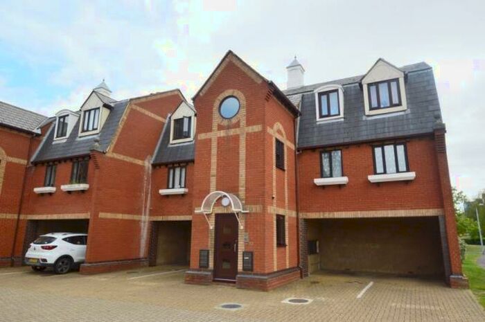 1 Bedroom Flat To Rent In Jetty Walk, RM17