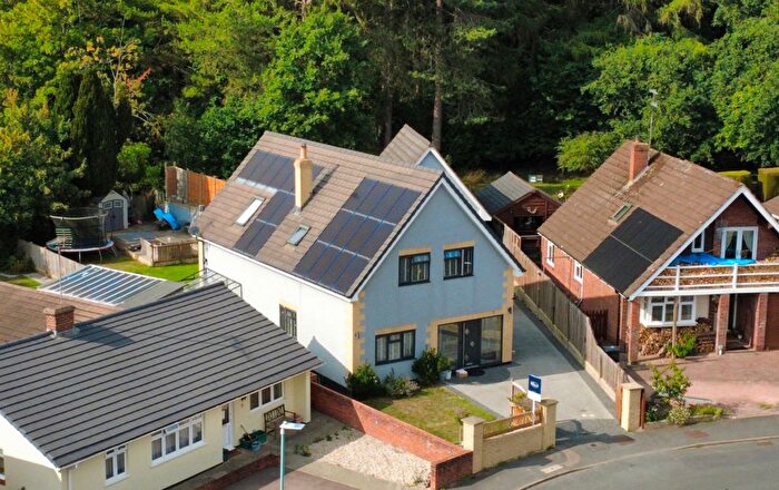 6 Bedroom Detached House For Sale In Springfield Drive, Cinderford, GL14