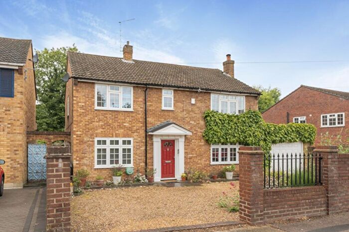 5 Bedroom Detached House For Sale In Plantagenet Road, Barnet, EN5