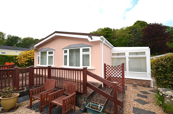 2 Bedroom Mobile/park Home For Sale In Cosawes Park Homes, Perranarworthal, Truro, TR3
