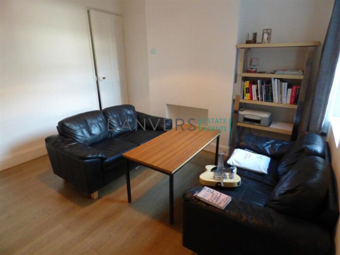 3 Bedroom Terraced House To Rent In Jarrom Street, Leicester, LE2