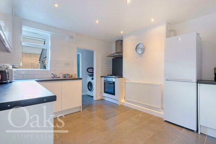 2 Bedroom End Of Terrace House To Rent In Theobald Road, Croydon, CR0