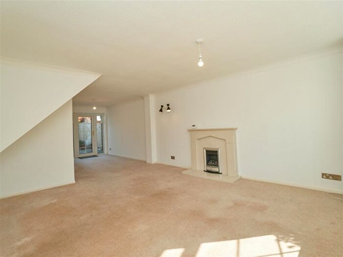 4 Bedroom Detached House For Sale In Sandringham Close, Haxby, York, YO32