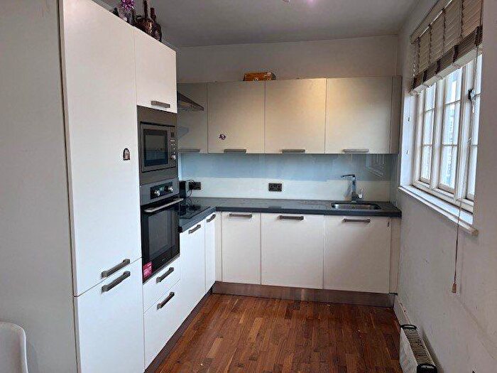 1 Bedroom Flat To Rent In Golders Green Crescent, Golders Green, NW11