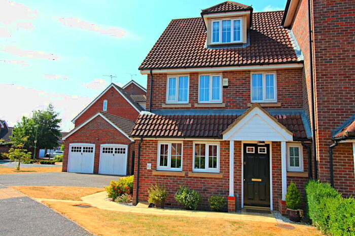 4 Bedroom Semi-Detached House To Rent In Campion Road, Hatfield, AL10