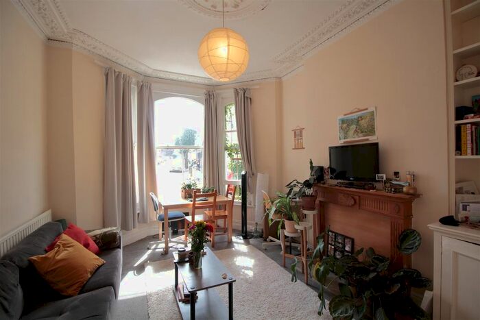 1 Bedroom Flat To Rent In Tregothnan Road, Clapham North, SW9