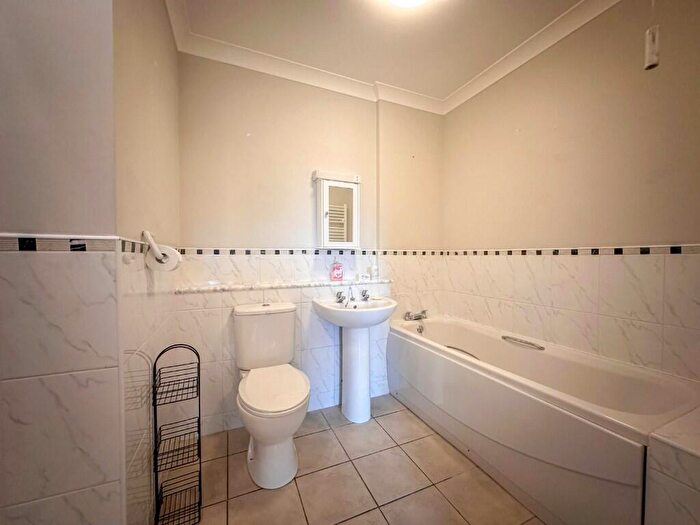 2 Bedroom Apartment To Rent In Harpham Close, Scunthorpe, DN16