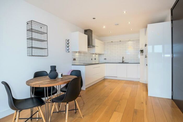 3 Bedroom Penthouse To Rent In Queens Row London, SE17