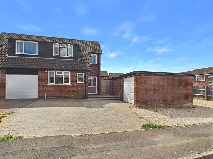 3 Bedroom Semi-Detached House For Sale In Onslow Drive, Thame, Oxfordshire, OX9