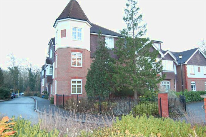 2 Bedroom Flat To Rent In Brighton Road, Addlestone, KT15