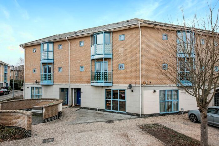 3 Bedroom Town House For Sale In Hurdles Way, Duxford, Cambridge, CB22