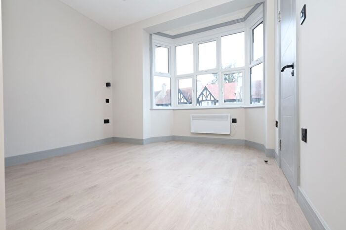 2 Bedroom Flat To Rent In Penistone Road, London, SW16