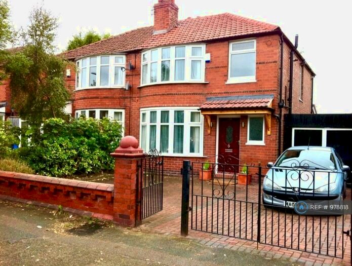 4 Bedroom Semi-Detached House To Rent In Parrs Wood Road, Manchester, M20
