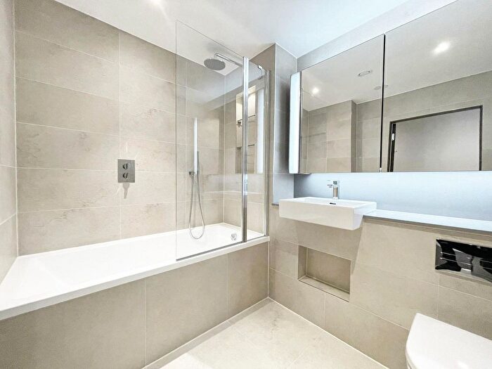 1 Bedroom Flat To Rent In Lexington Gardens, Battersea, SW11