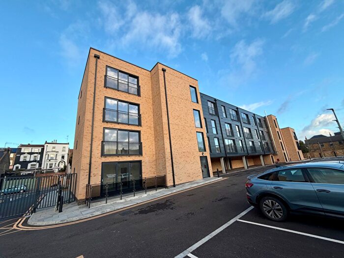 2 Bedroom Flat To Rent In Gallery Walk, Margate, CT9