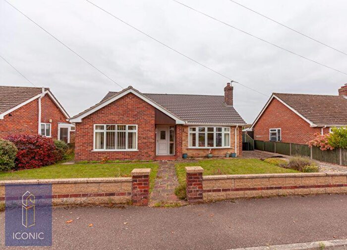 3 Bedroom Chalet For Sale In Penn Road, Taverham, Norwich, NR8