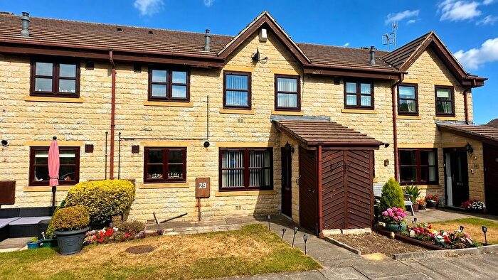 2 Bedroom Flat For Sale In Dunkhill Croft, Idle, Bradford, BD10